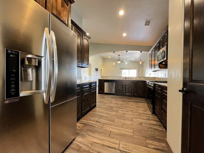 Foto del edificio - Lovely 3 Bedroom 2 Bathroom Home In NE ABQ!