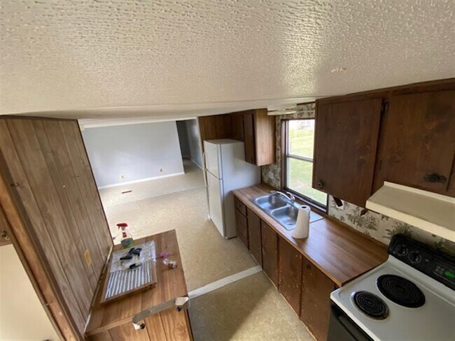 Building Photo - 3/2 mobile home.  Limited Mobile homes left!
