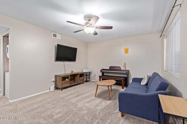 Foto del edificio - 1014 E Spence Ave