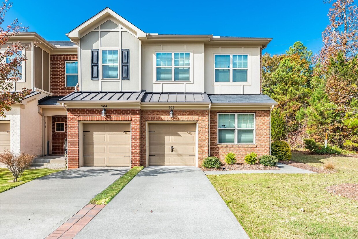 Beautiful 4-bedroom, 3-bathroom Townhome i... - Beautiful 4-bedroom, 3-bathroom Townhome i...