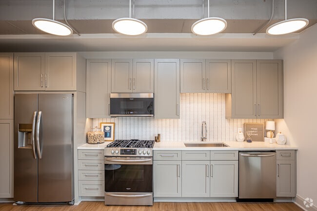 1BR, 1BA - 884SF - The Residences at Rivermark