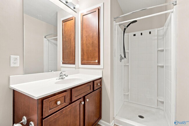 Foto del edificio - 204 Falling Water Ln SW