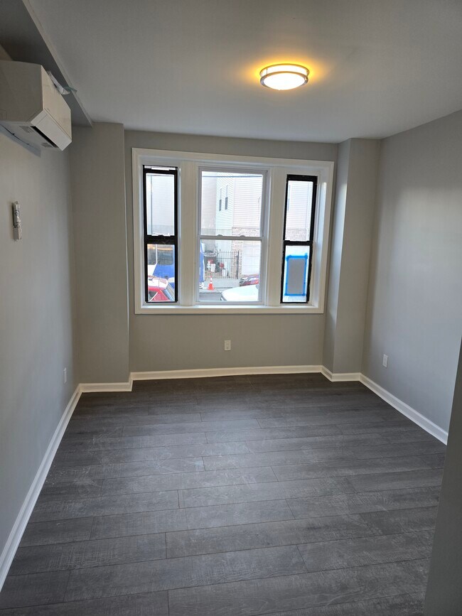 Foto del edificio - 136 Winfield Ave