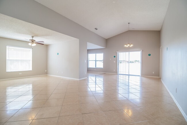 Building Photo - 2347 Topaz Trail