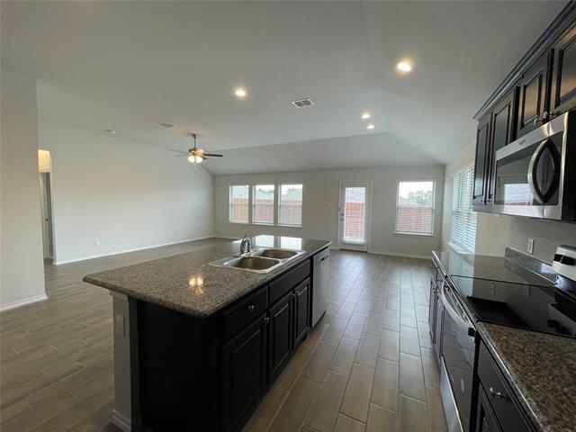 Building Photo - 5800 Utopia Dr
