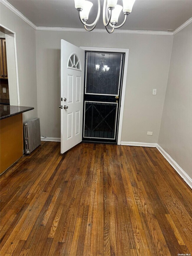 Foto del edificio - 225-14 Murdock Ave