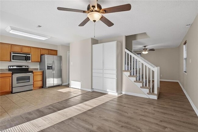 Building Photo - 3209 Barrington Dr