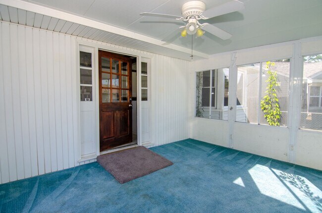 Foto del edificio - Precious Bungalow Home Rental in Norfolk!