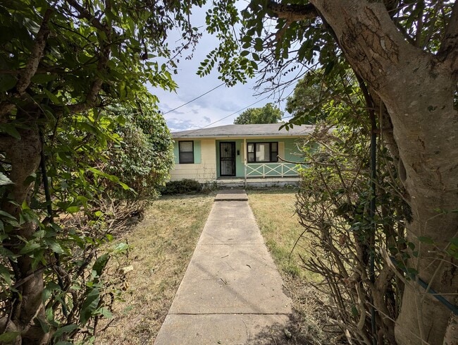 Building Photo - 210 Columbian Ave