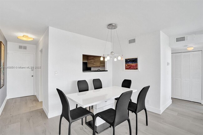 Foto del edificio - 3140 S Ocean Dr