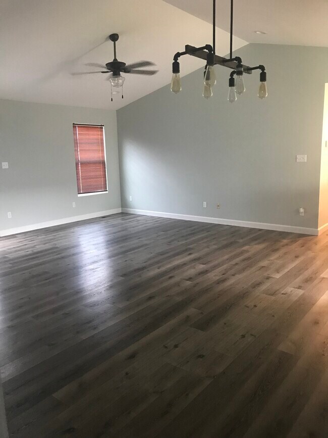 Building Photo - 1202 Boone Ct