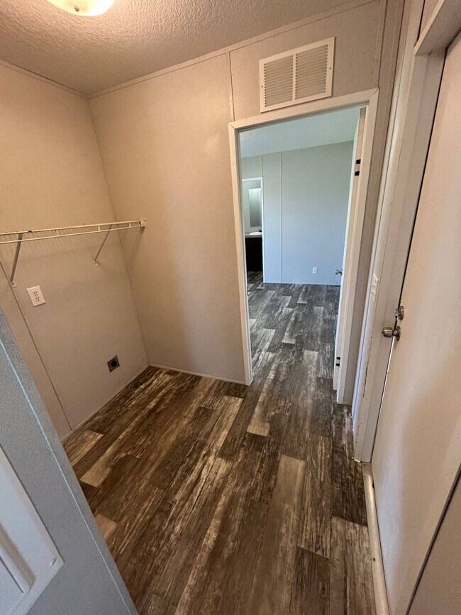 Foto del edificio - 1110 Victoria St