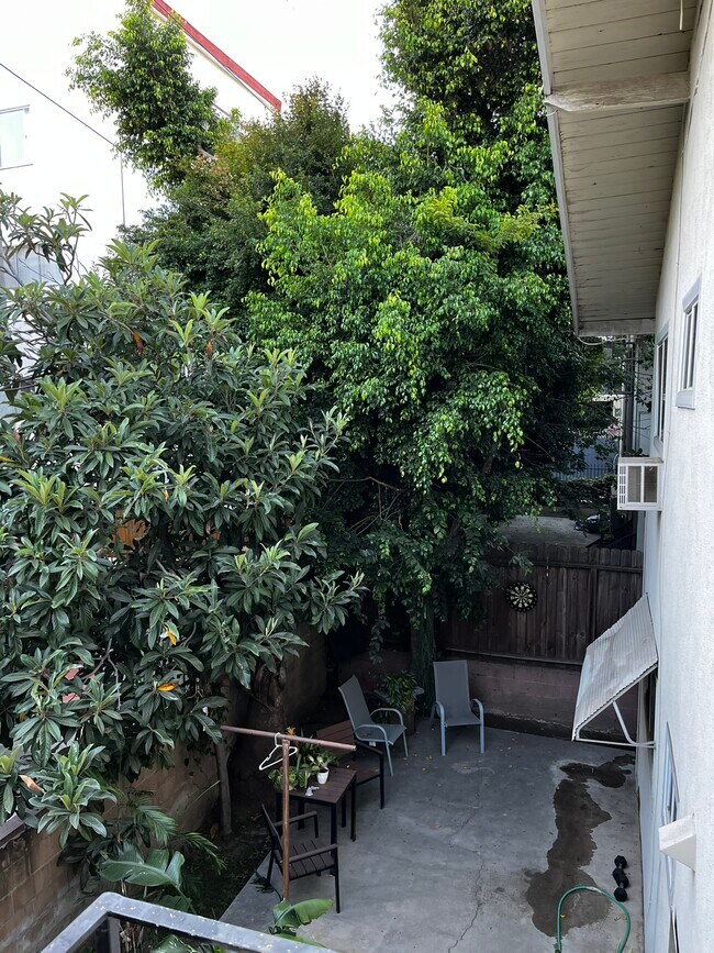 Foto del edificio - 1423 N Fuller Ave