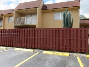 Building Photo - 9974 N Kendall Dr