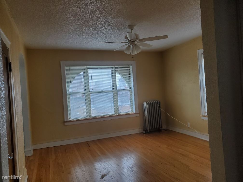 Building Photo - 1 br, 1 bath Apartment - 2445 E 72nd St