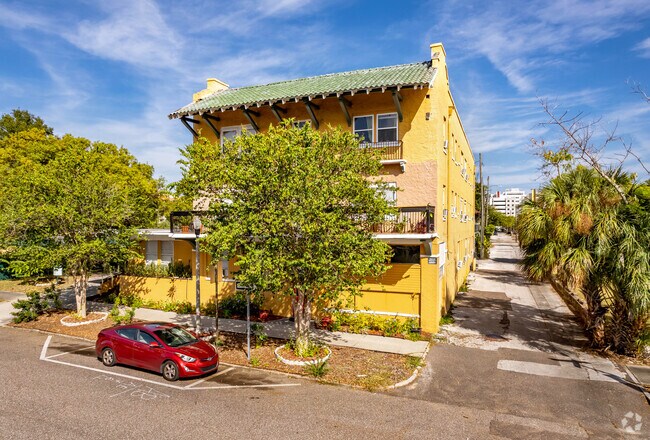 Foto del edificio - DOWNTOWN POINTE APARTMENTS (SELLER FINANCING)