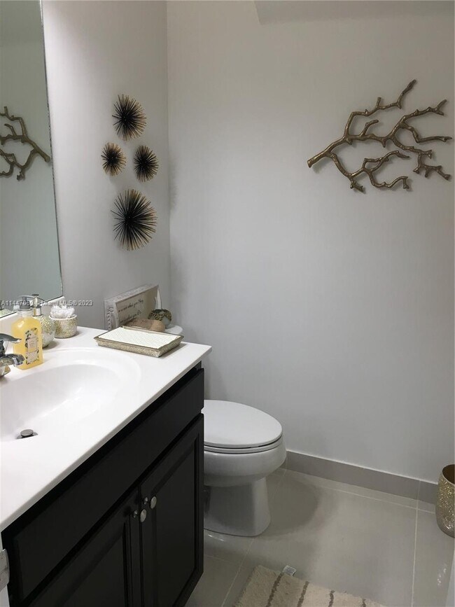 Building Photo - 9604 Town Parc Cir S