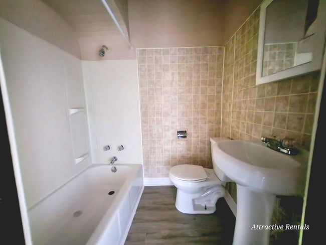 Foto del edificio - 5400 W Madison St