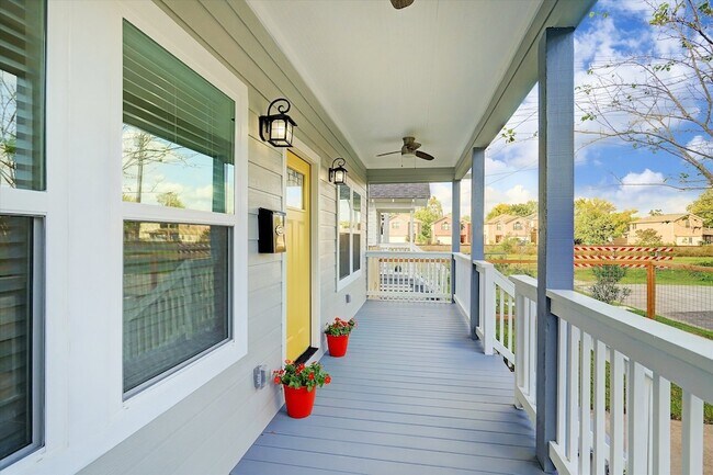 Foto del edificio - 3515 Delhi St