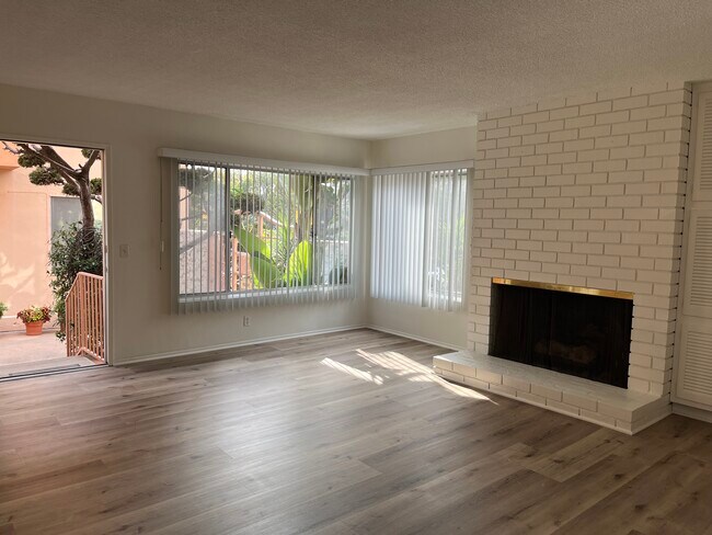 Building Photo - 1262 Barry Ave