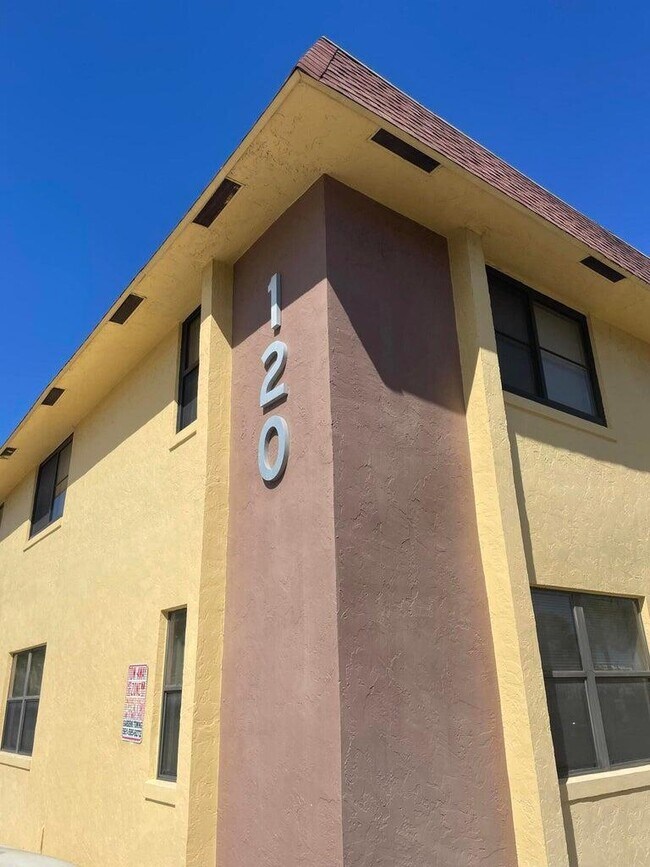 Foto del edificio - 120 N M St