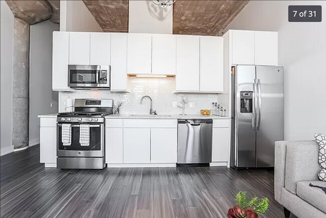 Kitchen 2 - 320 E 21st St