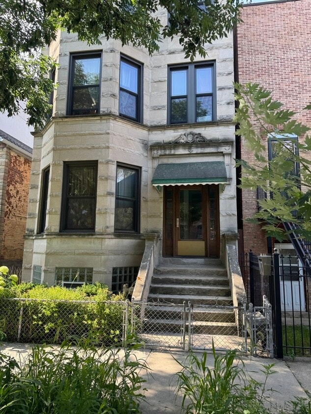 Primary Photo - 2435 W Thomas St