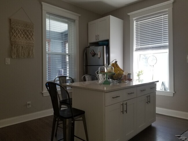 Foto del edificio - 2225 N Leavitt St