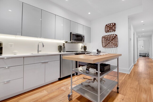 Foto del edificio - 904 H St NE