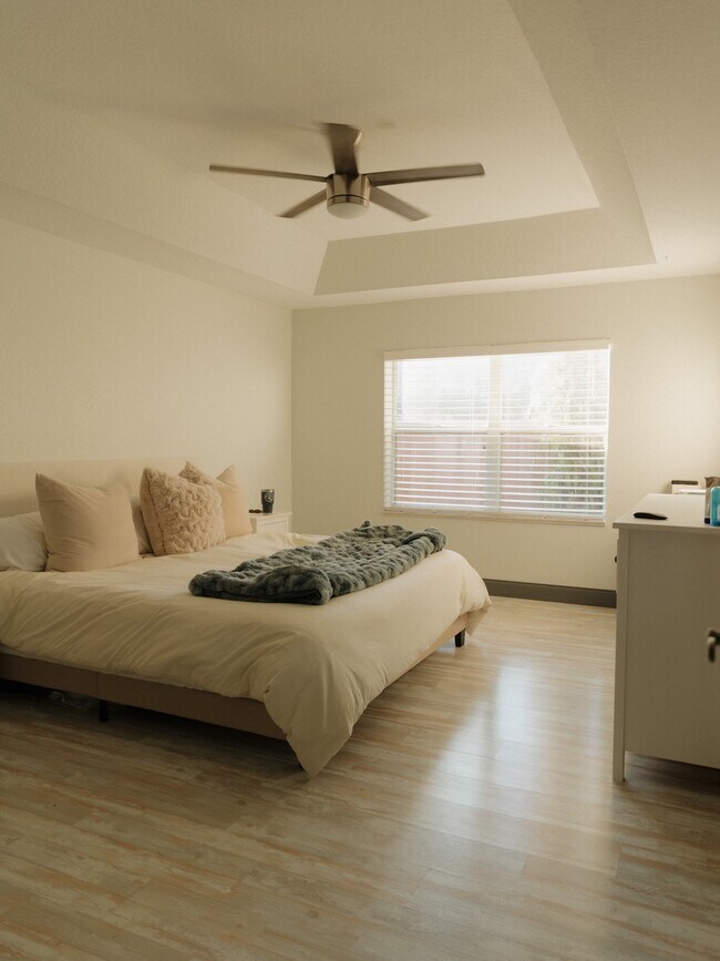 Master Bedroom 1.2 - 5211 Grande Palm Cir
