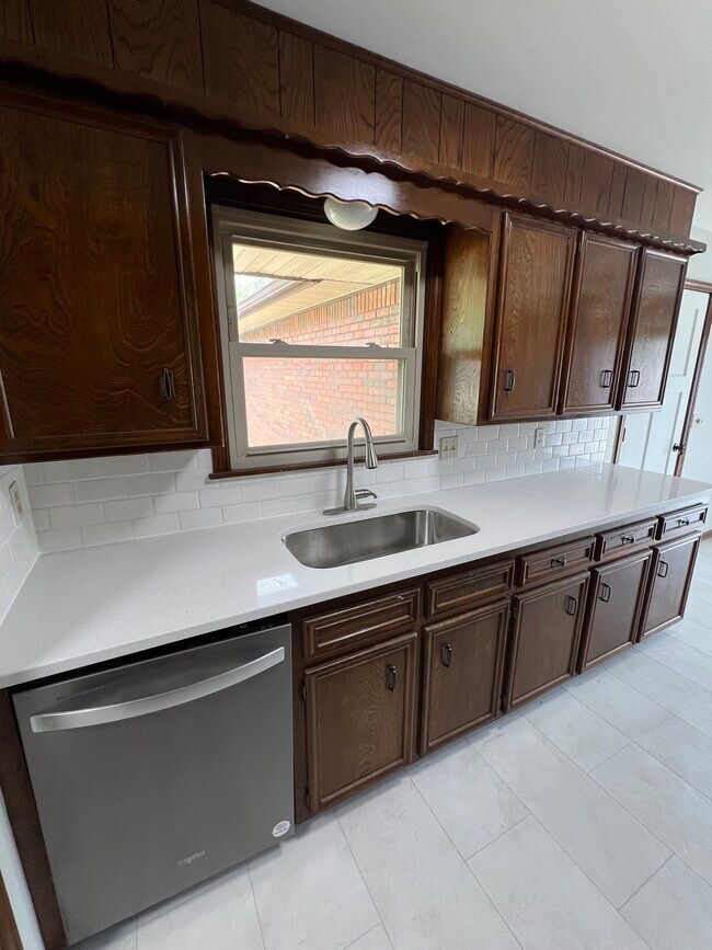 Foto del edificio - 1742 N Callahan St