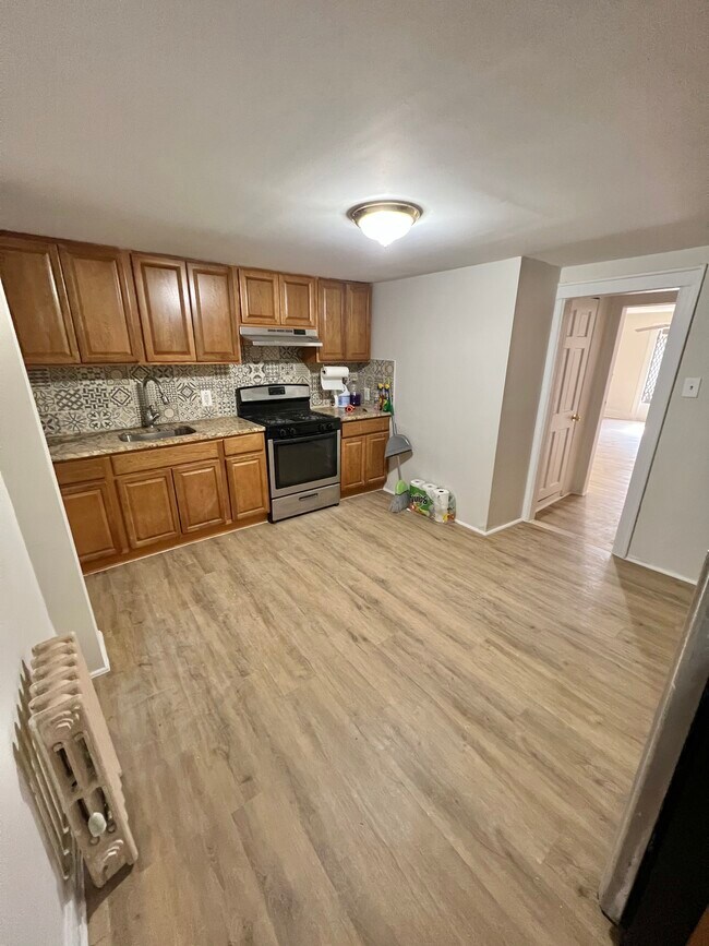 Building Photo - 61A Somers St