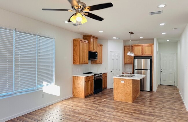 Building Photo - 2104 E San Andrea St