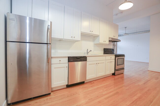 Building Photo - 4801 N Ravenswood Ave