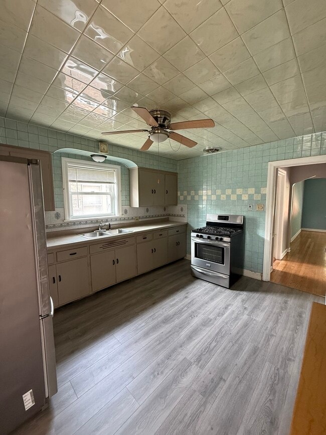 Foto del edificio - 1633 Elmwood Ave