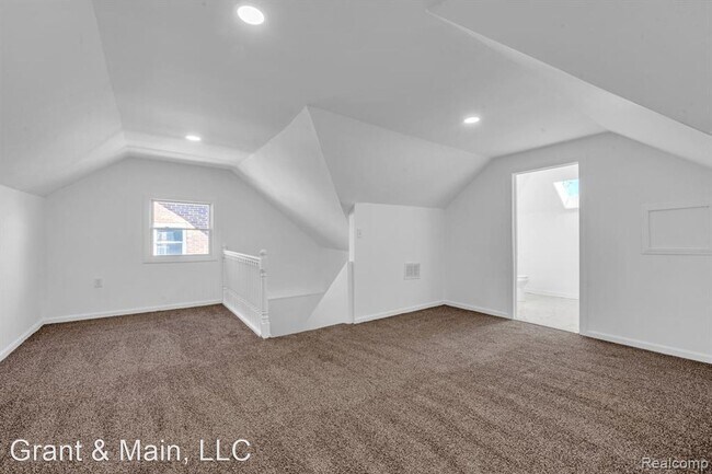 Building Photo - 5 br, 3.5 bath House - 4301 Fullerton