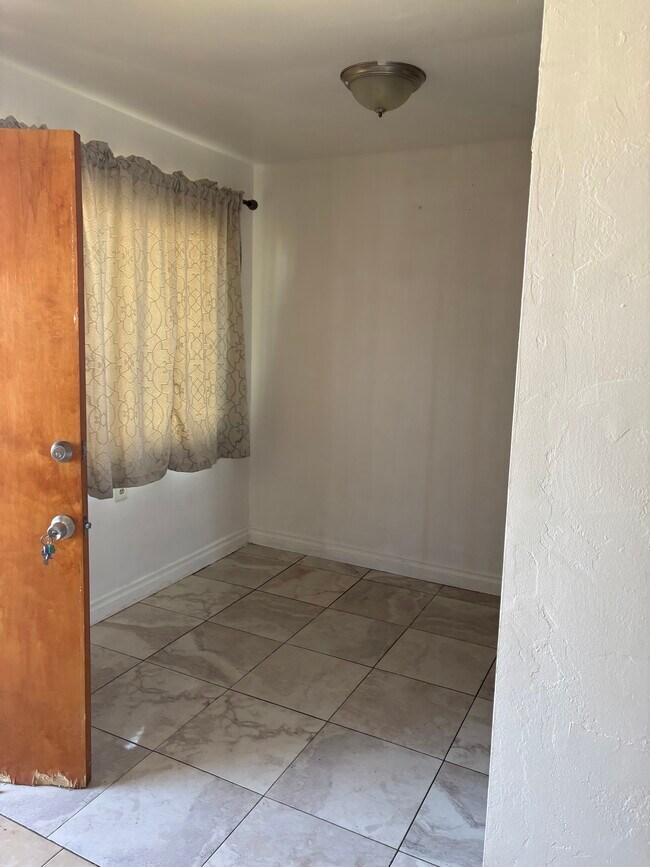Foto del edificio - 5071 Sterling Ct