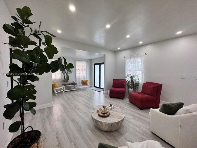 Foto del edificio - 6159 SW 22nd St