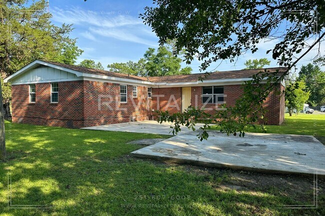 Foto del edificio - **Coming Soon** 3 Bedroom/2 Bathroom House...