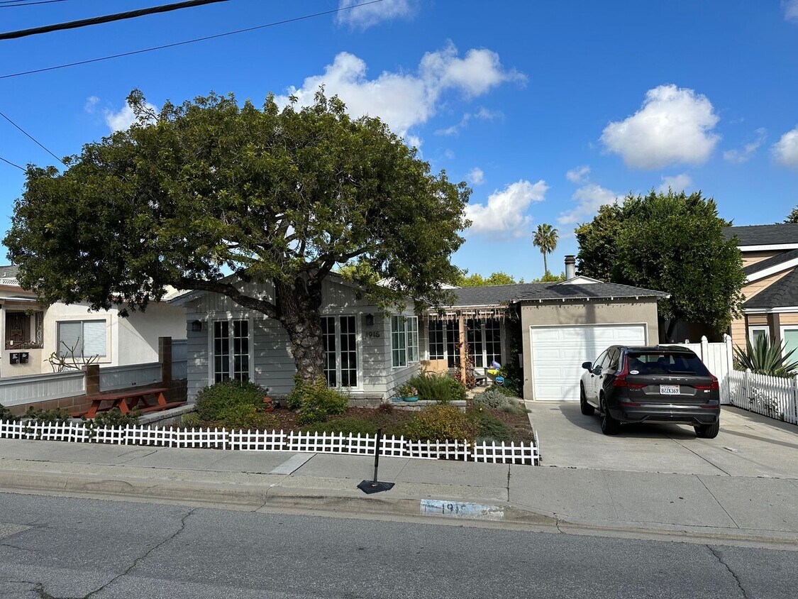 Foto principal - Charming 3-Bedroom Home with Spacious Yard