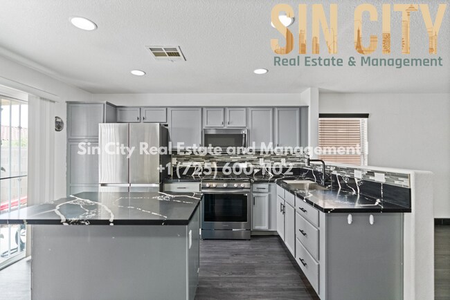Building Photo - "Charming 2-Bed Oasis with 2 Full Baths in Henderson – Your Perfect 1127 Sq Ft Retreat!"
