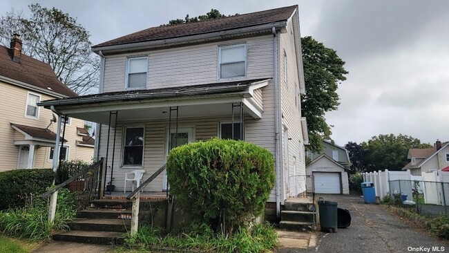Building Photo - 110 Leonard Ave