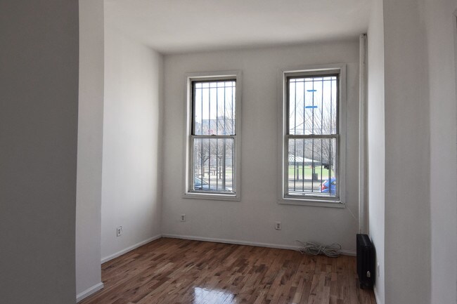 Building Photo - 636 Kosciuszko St