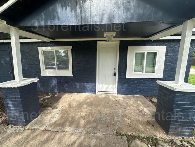 Building Photo - 1801 S Glenn Ave