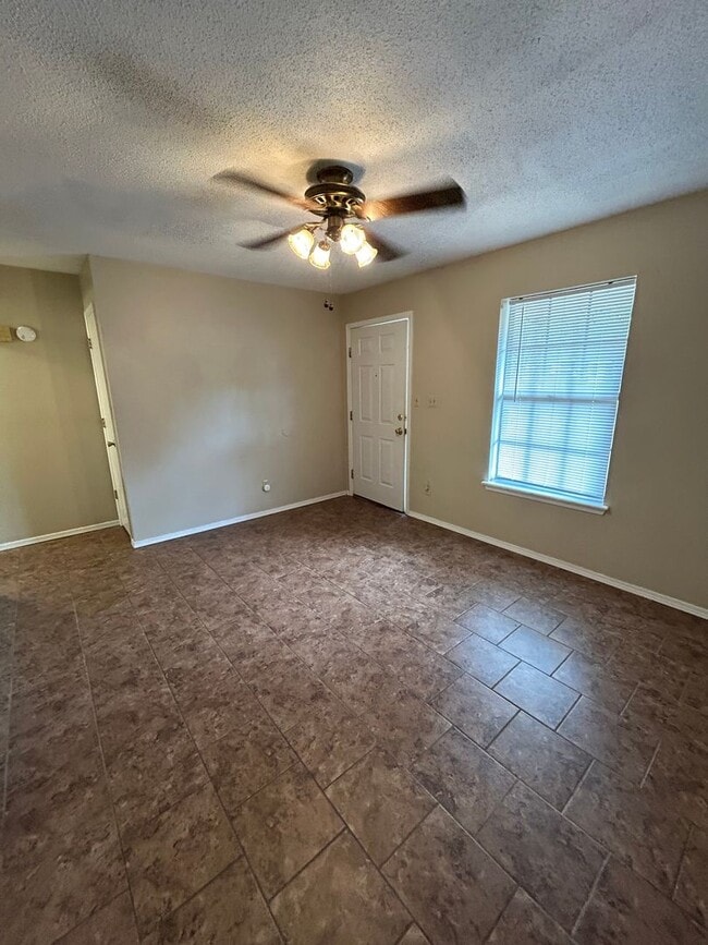 Building Photo - 2209 S Hartford Cove