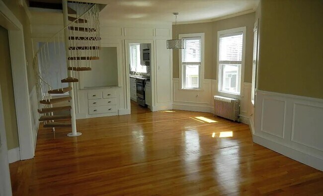 Foto del edificio - 211 Powder House Blvd