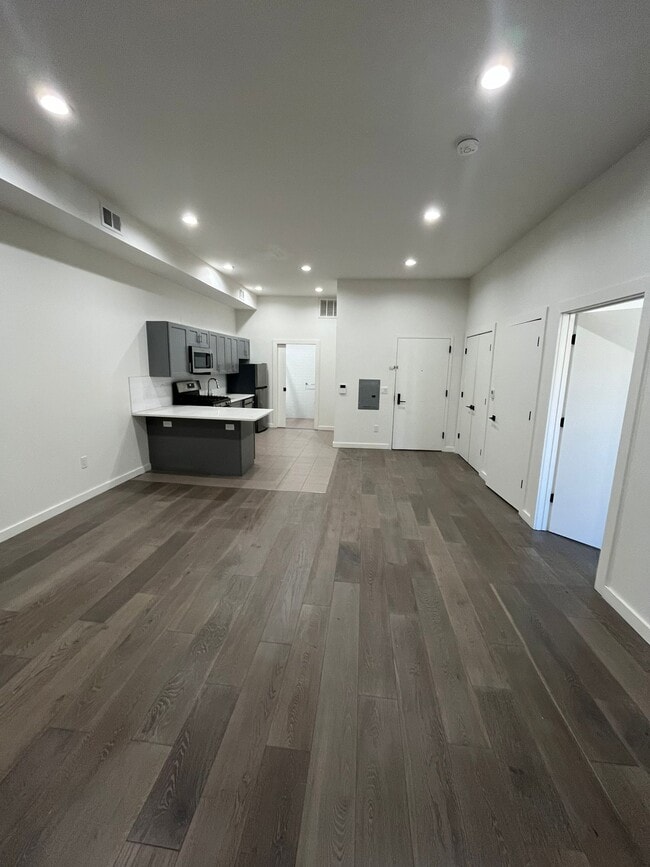 Sala de estar - 1155 Elizabeth Ave