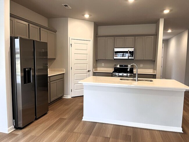 Foto del edificio - 131 Willow Rose Ln