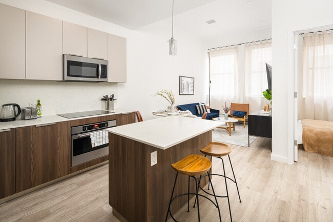 Building Photo - 46 Nassau St