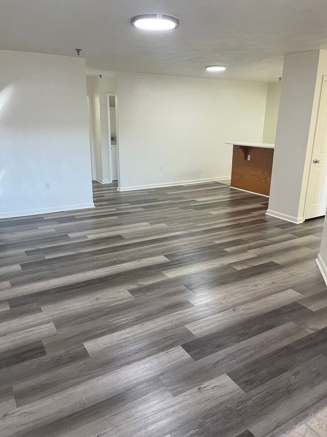 Building Photo - 106 Collegiate Ct